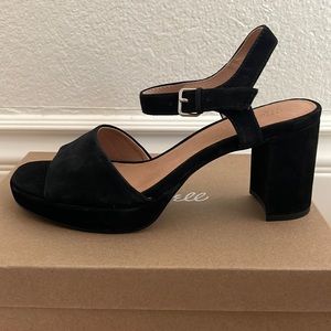 Madewell Nadia Platform Suede Sandals in True Black